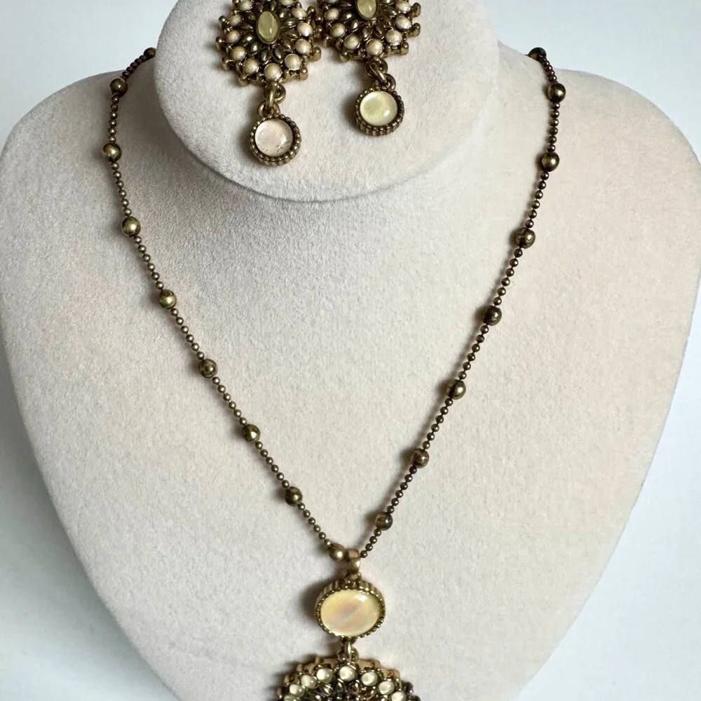 Vintage Lucky Gold Tone Moonglow Pendant Necklace with Matching Dangle Earrings - Picture 4 of 16